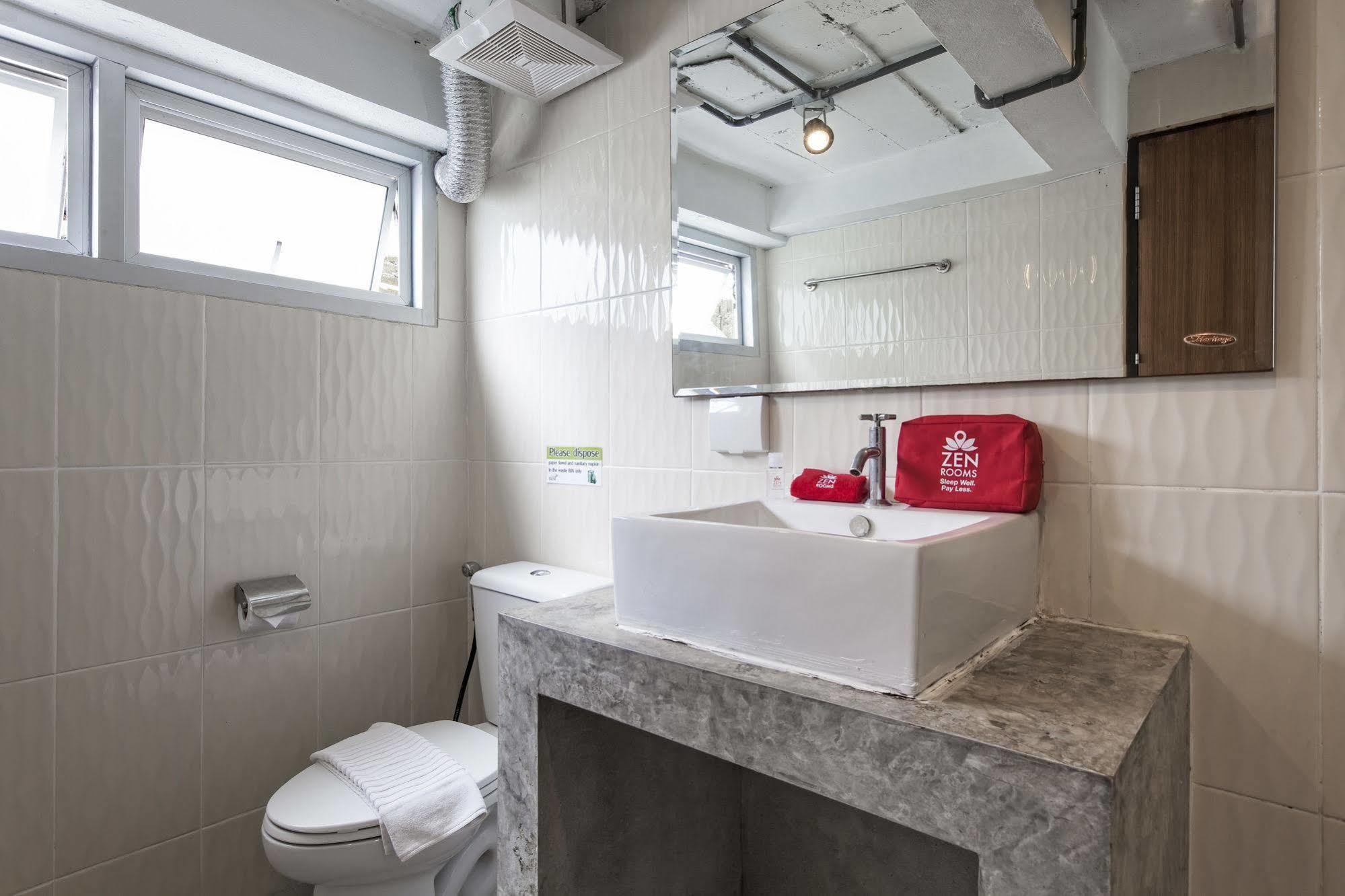 Zen Rooms Basic Nanai Phuket Patong Luaran gambar