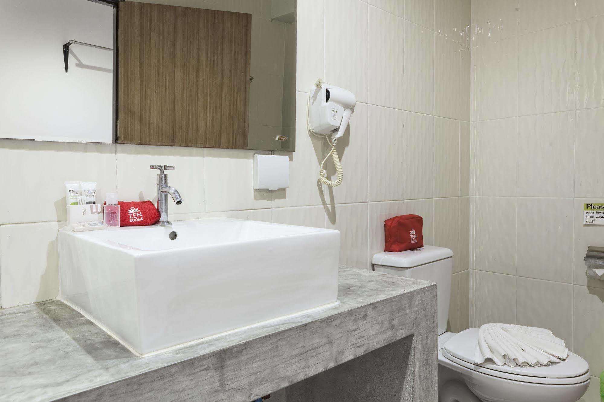 Zen Rooms Basic Nanai Phuket Patong Luaran gambar