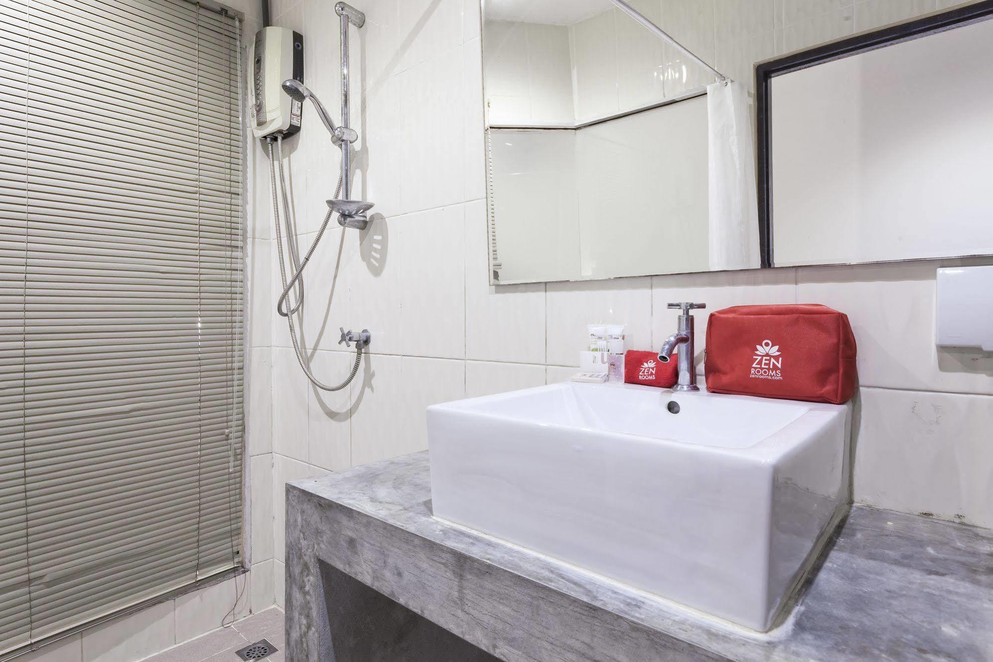 Zen Rooms Basic Nanai Phuket Patong Luaran gambar